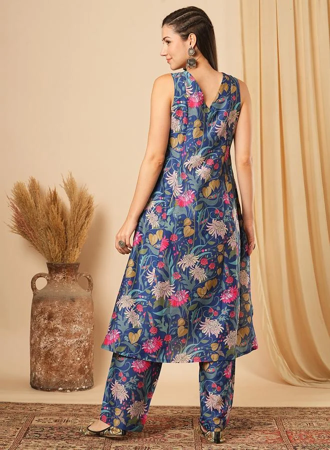 جلو باص طقم كورتا بطبعة أزهار مع بنطال مستقيم للنساء